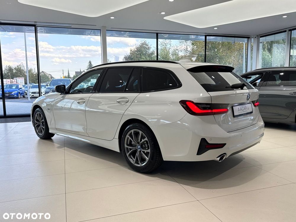 BMW Seria 3 320e Sport Line - 3