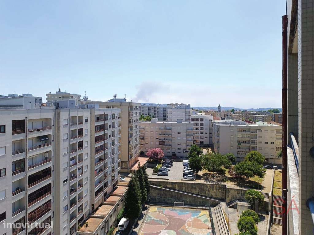Apartamento T3 remodelado, com varanda e garagem fechada, em S. Vic... - Grande imagem: 5/42
