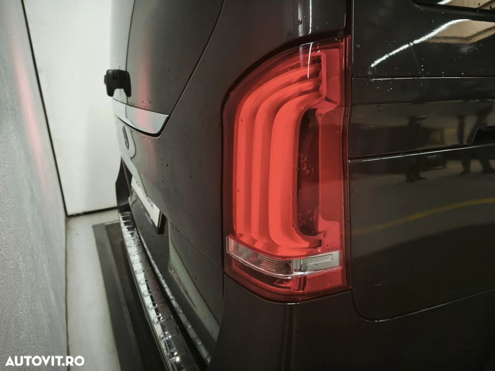 Mercedes-Benz V 300 d Extralang 4Matic 9G-TRONIC Exclusive - 8