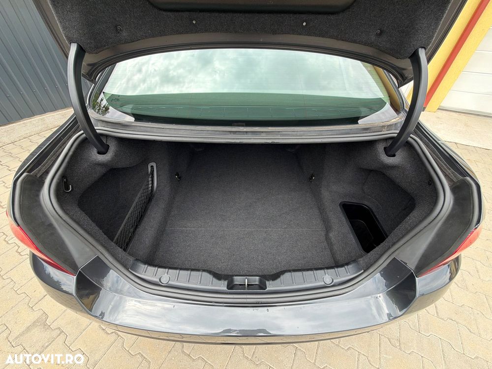 BMW Seria 5 525d xDrive Aut. - 33