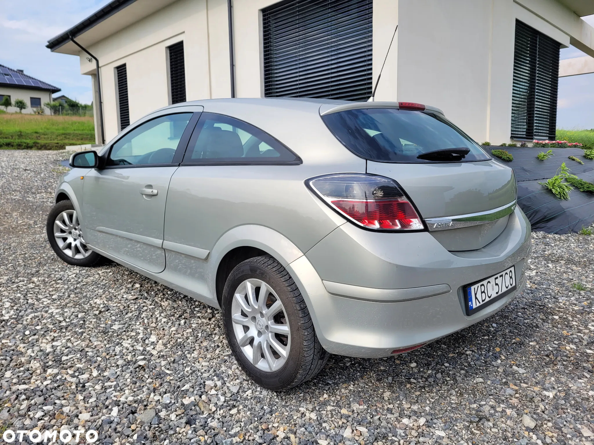 Opel Astra III GTC 1.6 Enjoy - 3