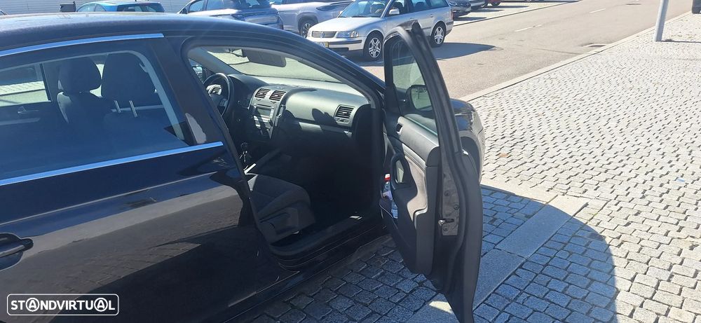 VW Jetta 1.9 TDi Confortline - 13