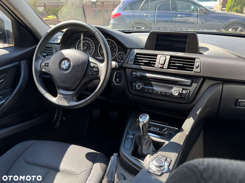 BMW Seria 3 318d - 22