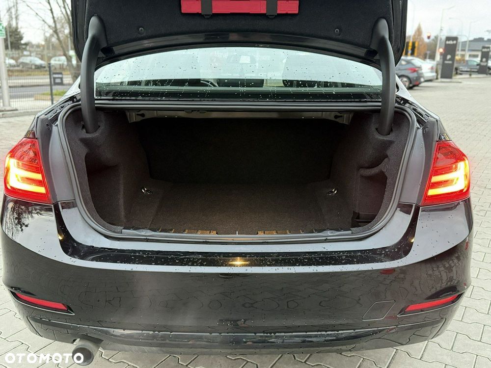 BMW Seria 3 316i - 33