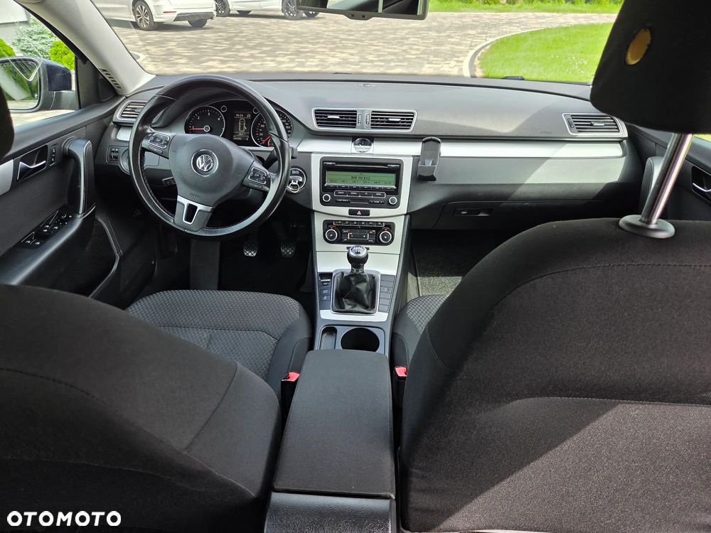 Volkswagen Passat 2.0 Blue TDI SCR Comfortline - 25