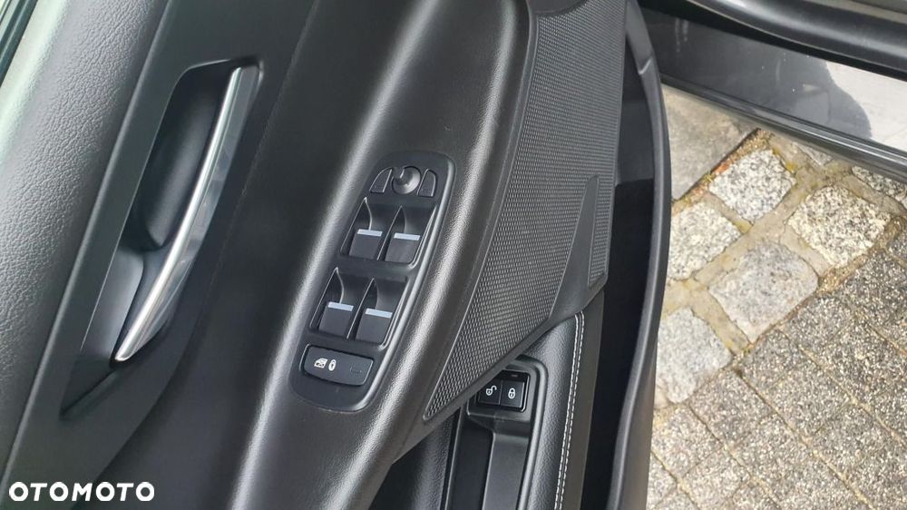 Jaguar XE 2.0 D AWD R-Sport - 14