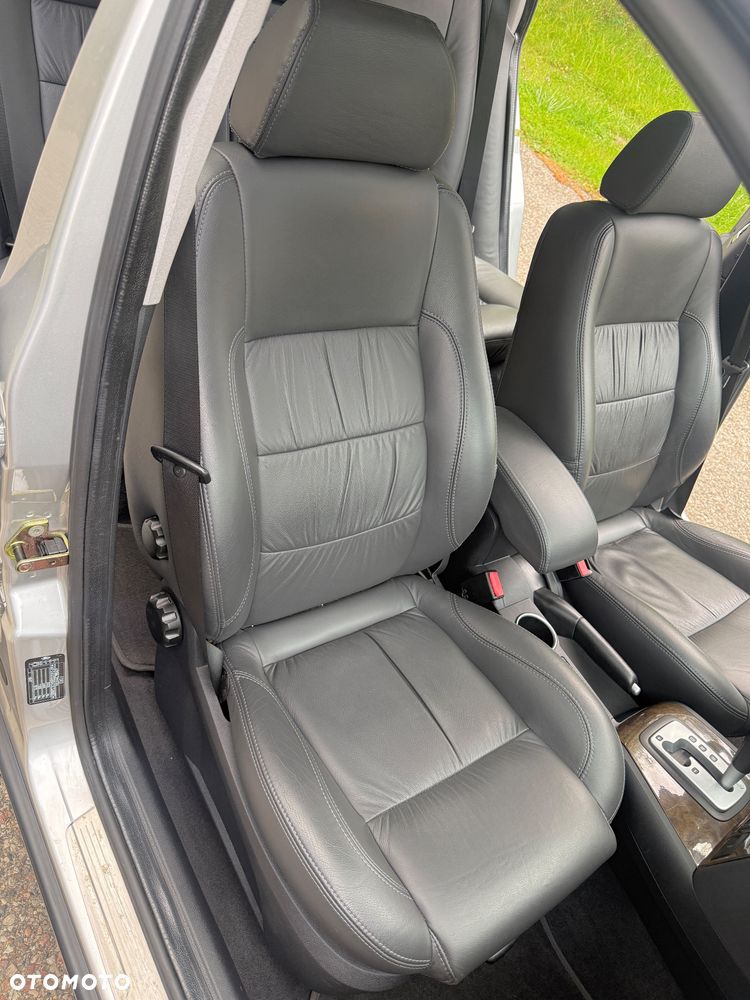 Ford Mondeo 2.5 V6 Ghia X - 23