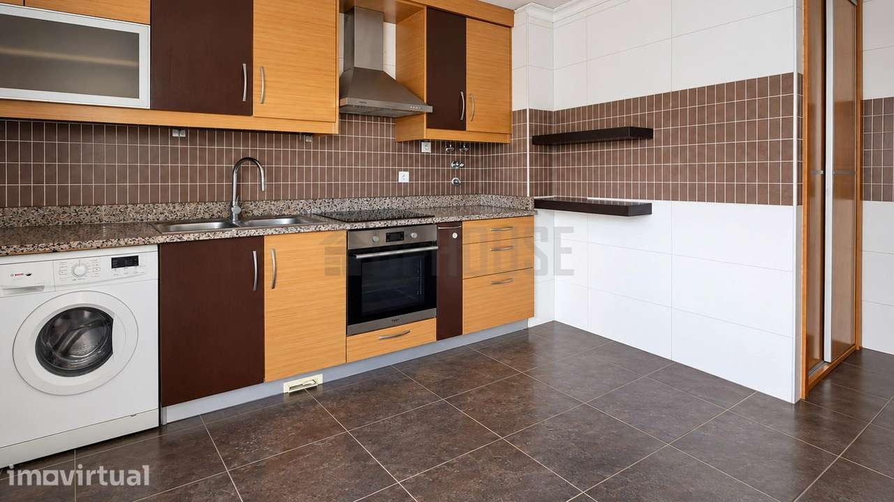Apartamento T3 com Garagem e Terraço em Orgens - Grande imagem: 2/18