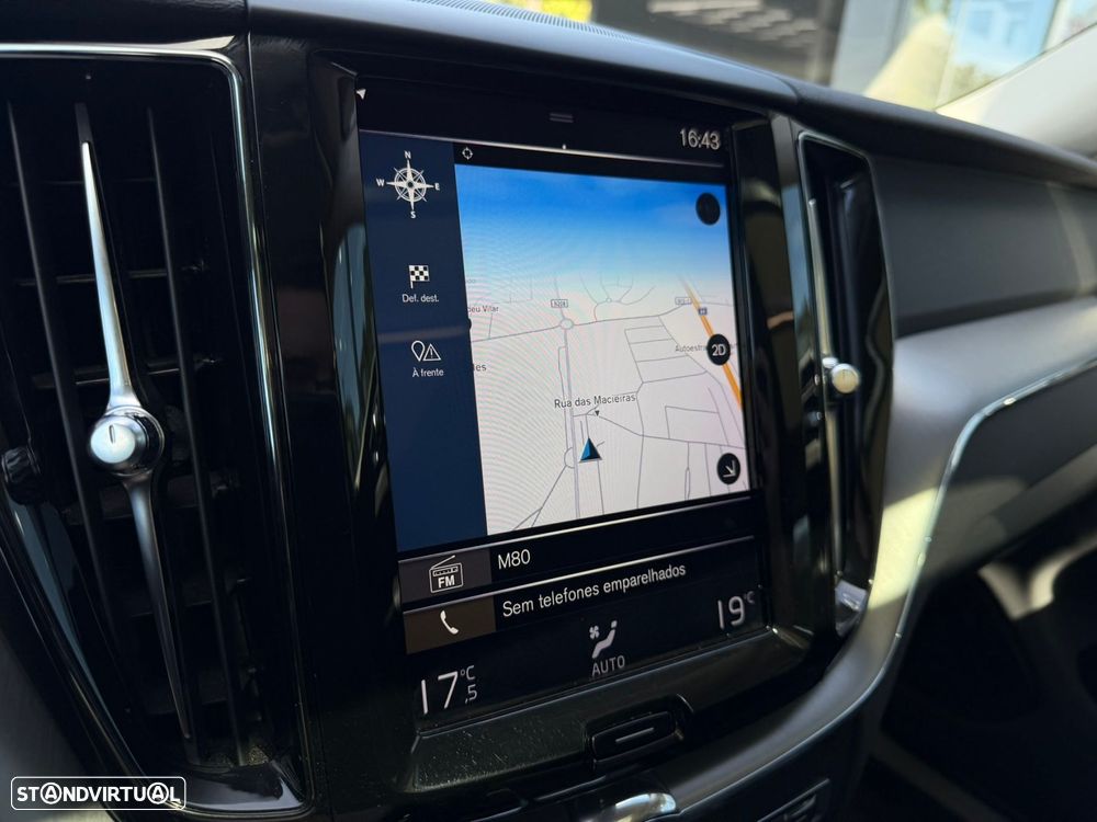 Volvo XC 60 2.0 T8 PHEV Momentum Plus AWD - 37
