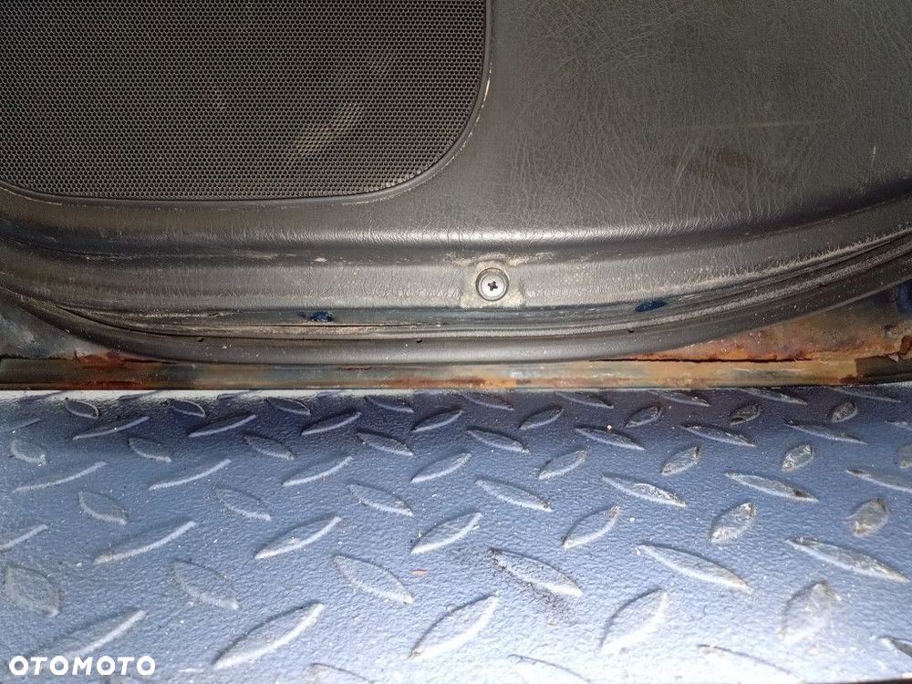 TOYOTA AVENSIS I T22 KOMBI DRZWI TYŁ PRAWE 8P4 - 10