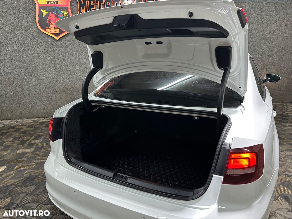 Volkswagen Jetta - 11