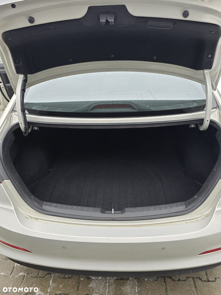 Hyundai Elantra 1.6 CRDi BlueDrive Style DCT - 7