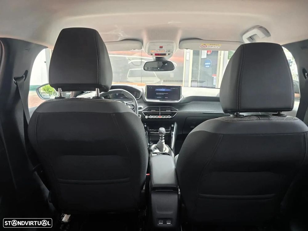 Peugeot 208 - 10