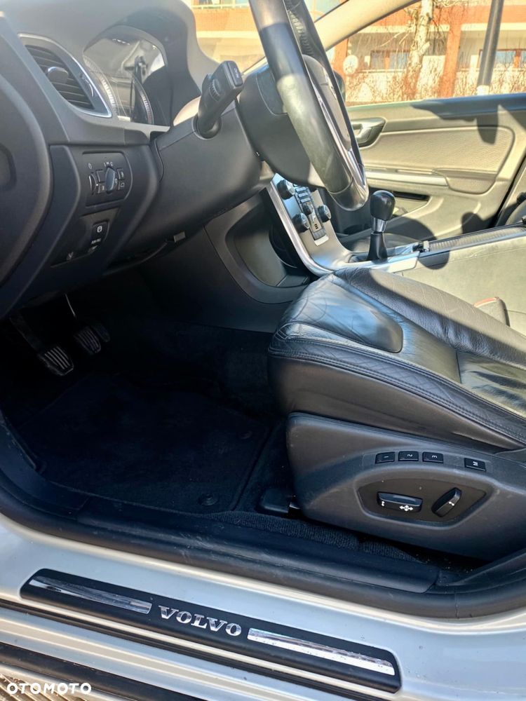 Volvo V60 D3 Momentum - 11