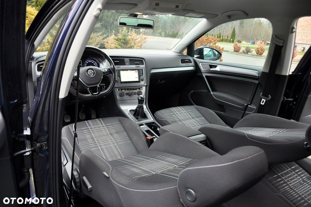 Volkswagen Golf - 28