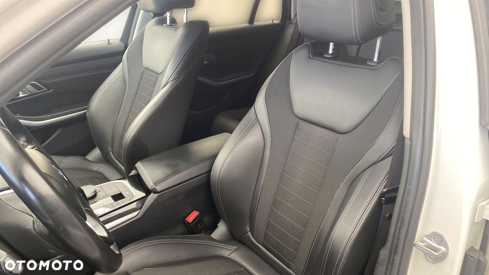 BMW Seria 3 320i Sport Line - 11