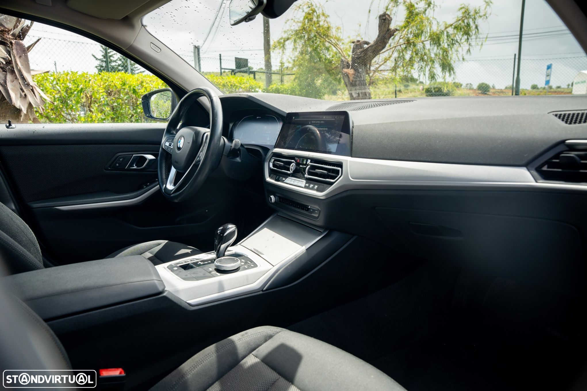 BMW 330 e iPerformance - 25