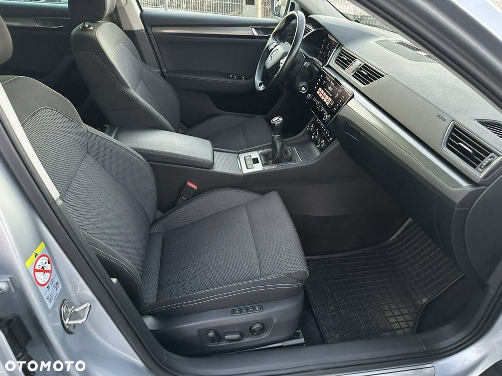 Skoda Superb 2.0 TDI SCR Style - 29