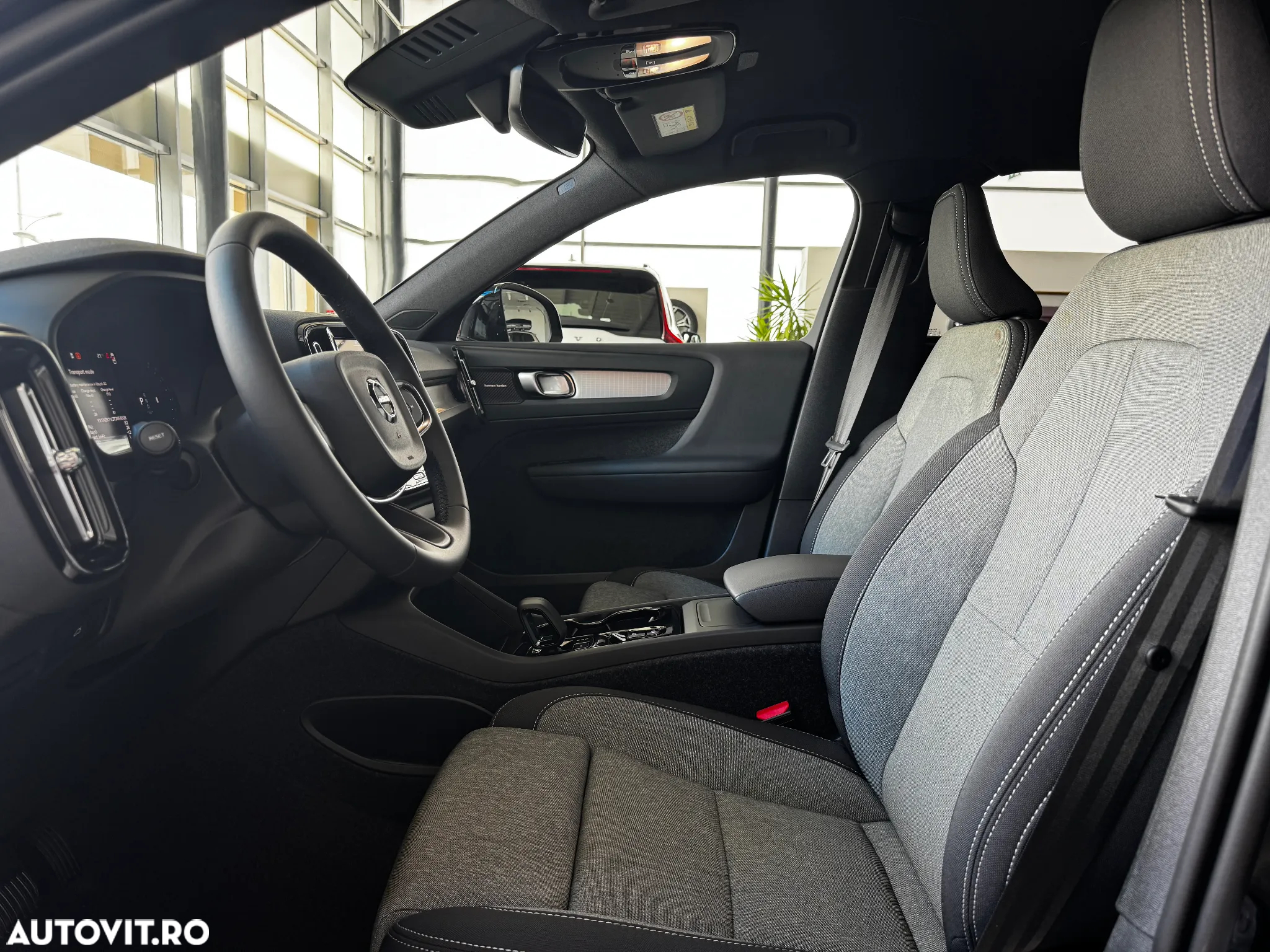 Volvo XC 40 B3 AT FWD MHEV Plus Dark - 7