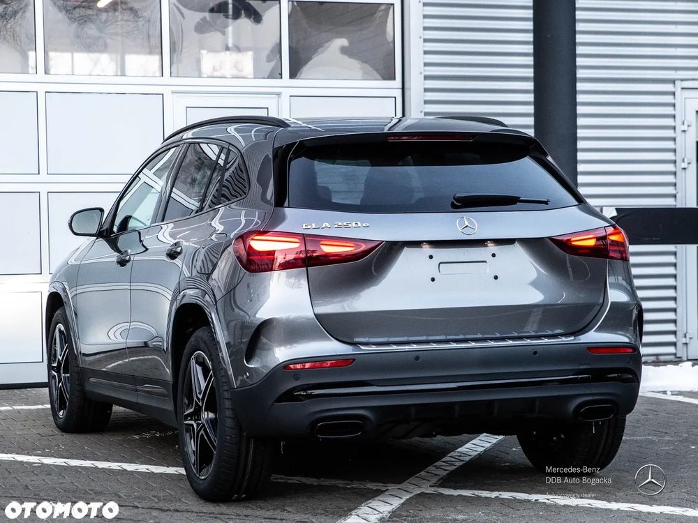 Mercedes-Benz GLA 250 e PHEV AMG Line 8G-DCT - 5