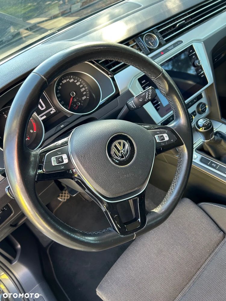 Volkswagen Passat 1.6 TDI BMT Comfortline - 9