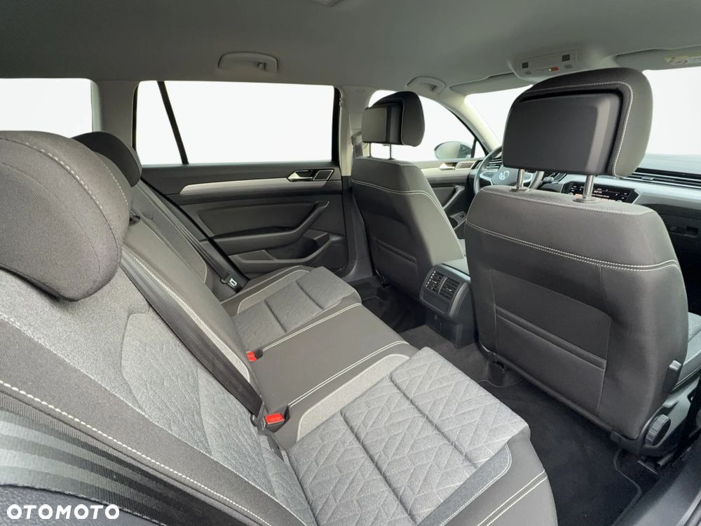 Volkswagen Passat - 22