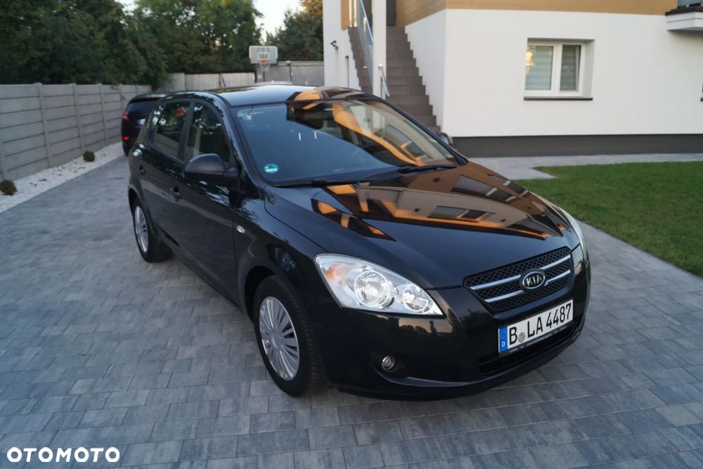 Kia Ceed - 36