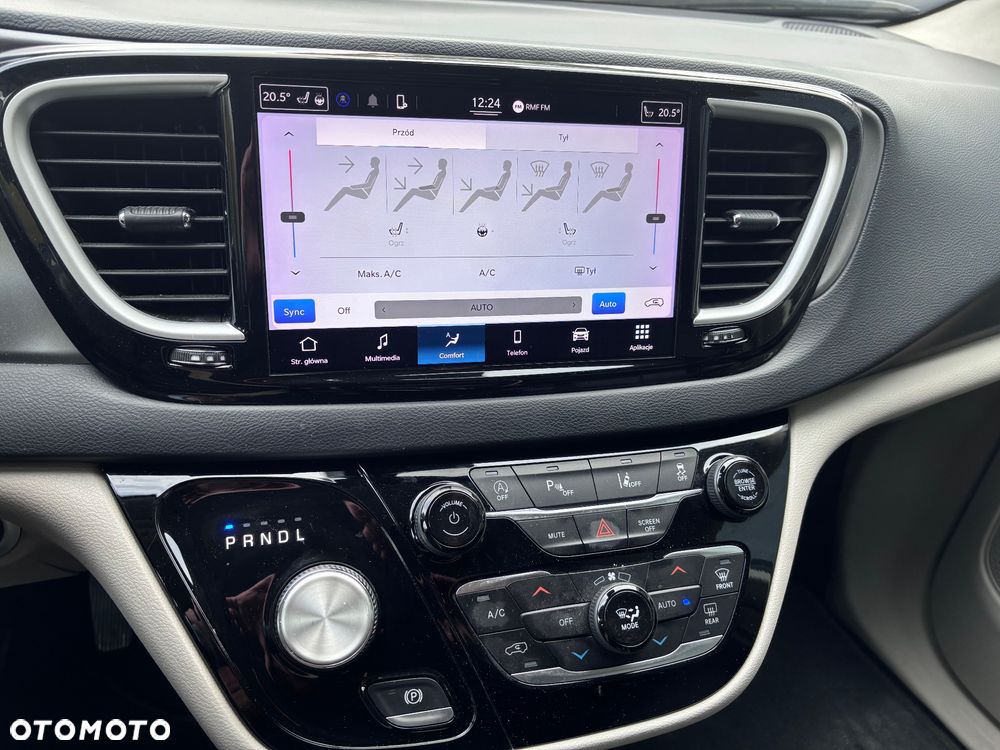 Chrysler Pacifica - 35