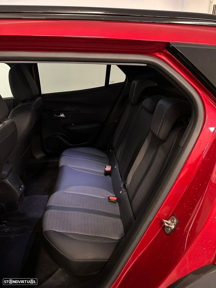 Peugeot e-2008 Allure - 12