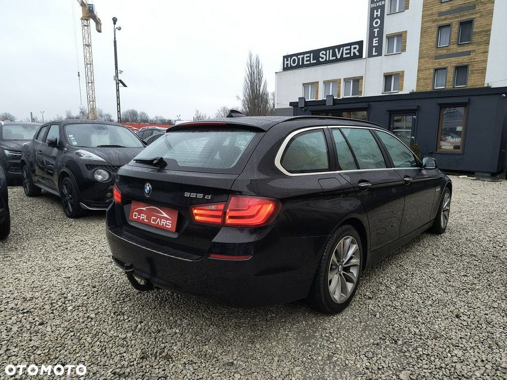 BMW Seria 5 525d xDrive Luxury Line - 4