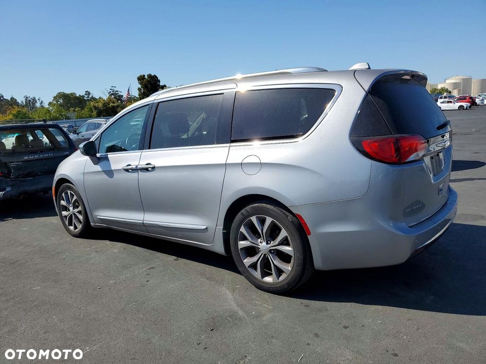 Chrysler Pacifica 2018 photo 2