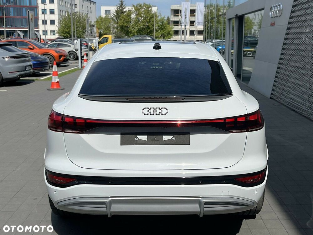 Audi Q6 e-tron - 11
