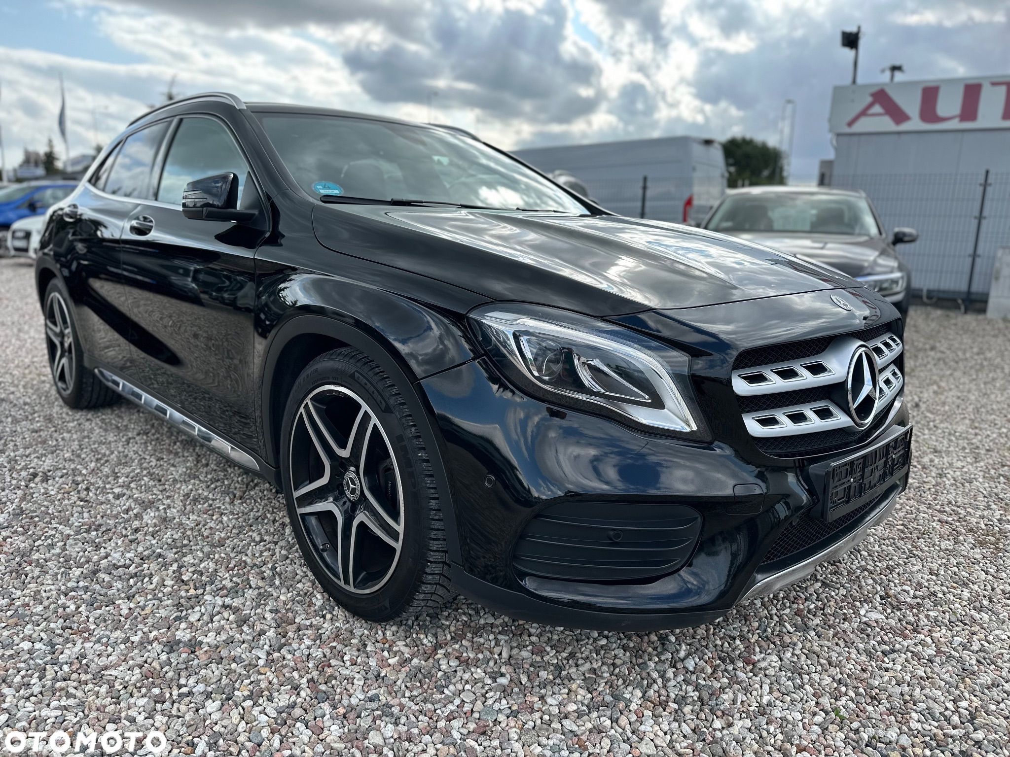 Mercedes-Benz GLA 180 7G-DCT AMG Line - 1