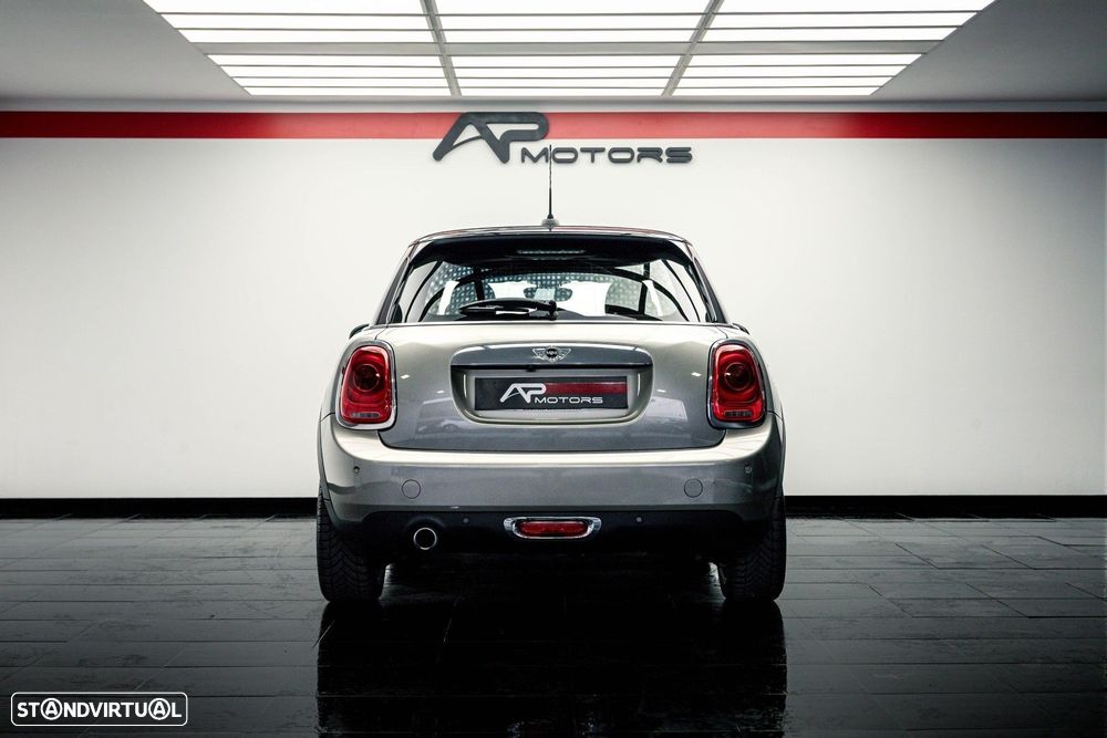 MINI 5 Portas Cooper D Auto - 9