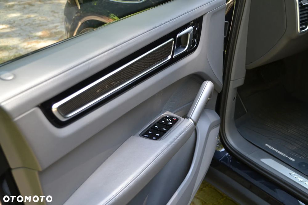 Porsche Cayenne E-Hybrid - 22