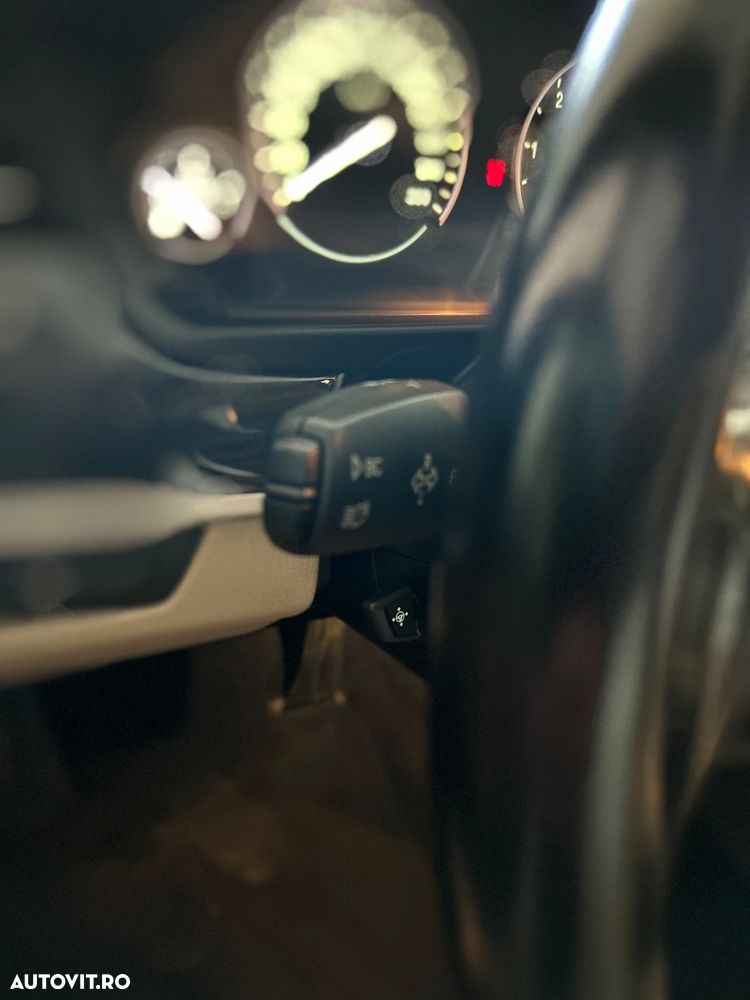 BMW Seria 5 520d xDrive - 14