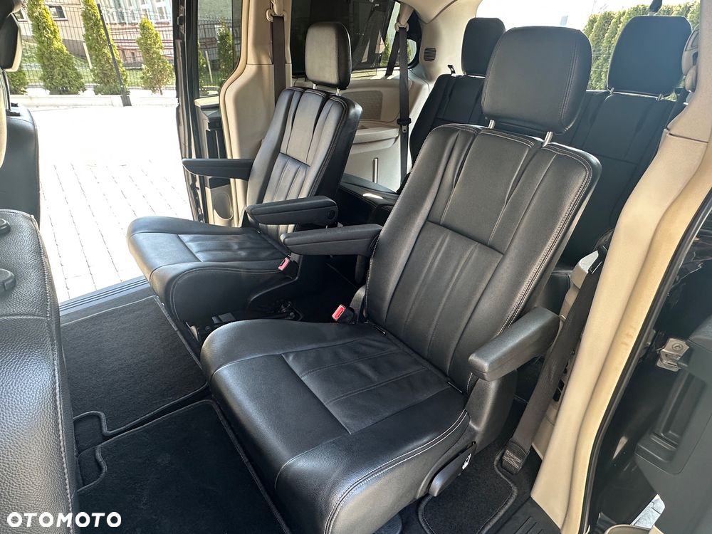 Chrysler Town & Country - 15