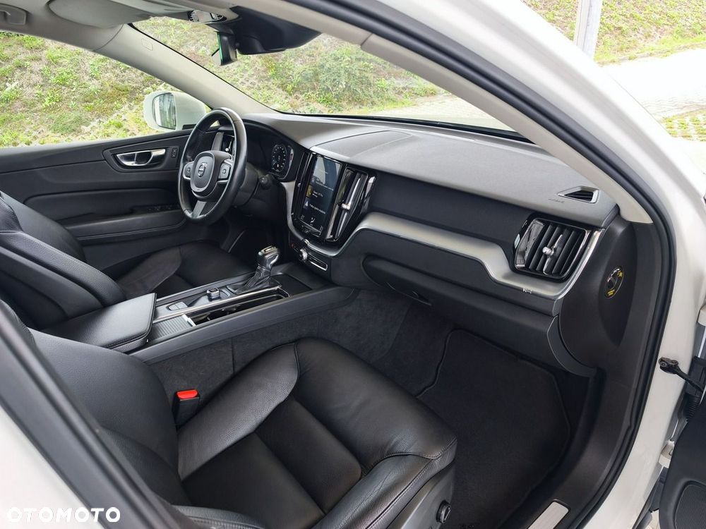 Volvo XC 60 D4 AWD Momentum - 27