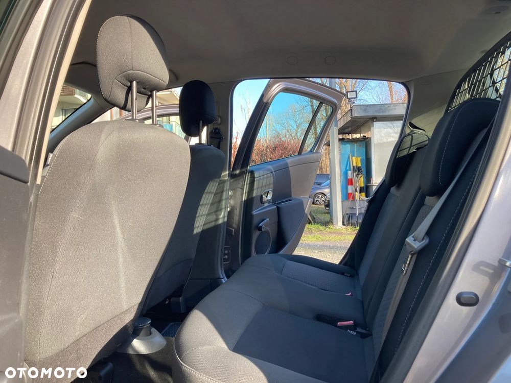 Renault Clio 1.5 dCi Authentique - 11