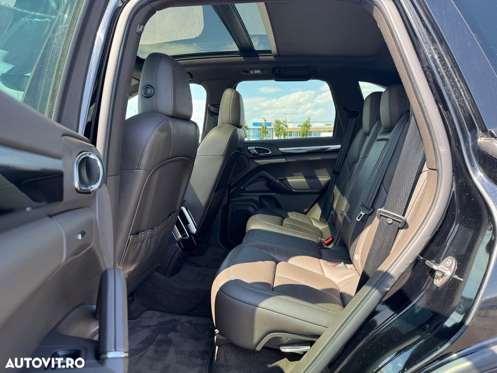 Porsche Cayenne Tiptronic S - 8
