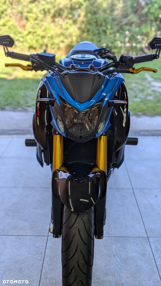 Suzuki GSX - 3