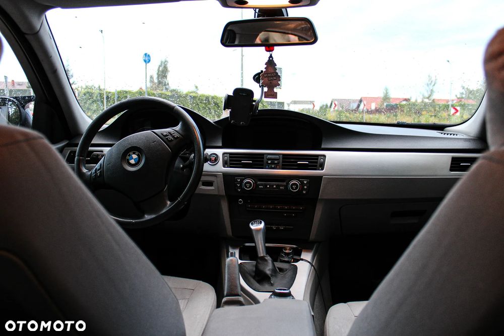 BMW Seria 3 320d xDrive - 25