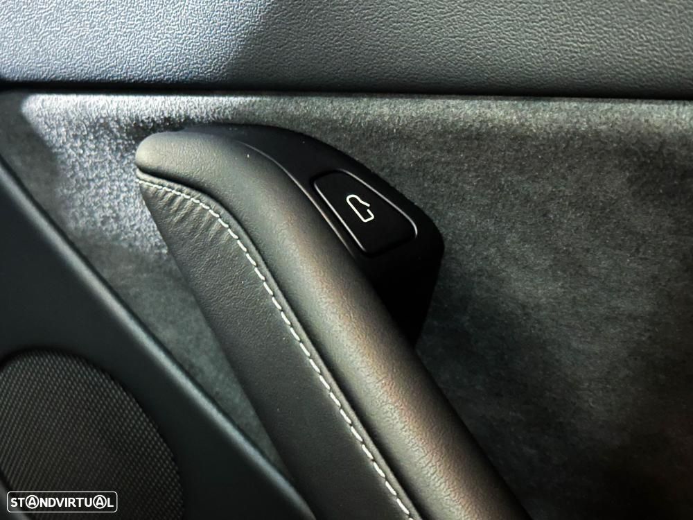Tesla Model Y Long Range Dual Motor AWD - 29