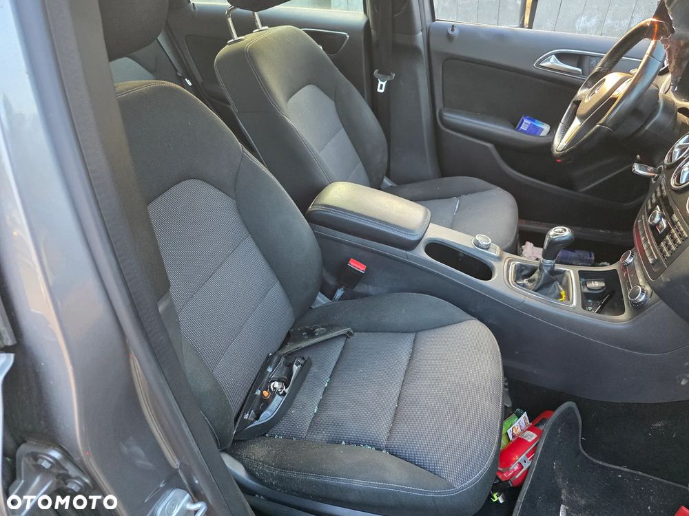 Mercedes-Benz Klasa B 180 CDI (BlueEFFICIENCY) - 11