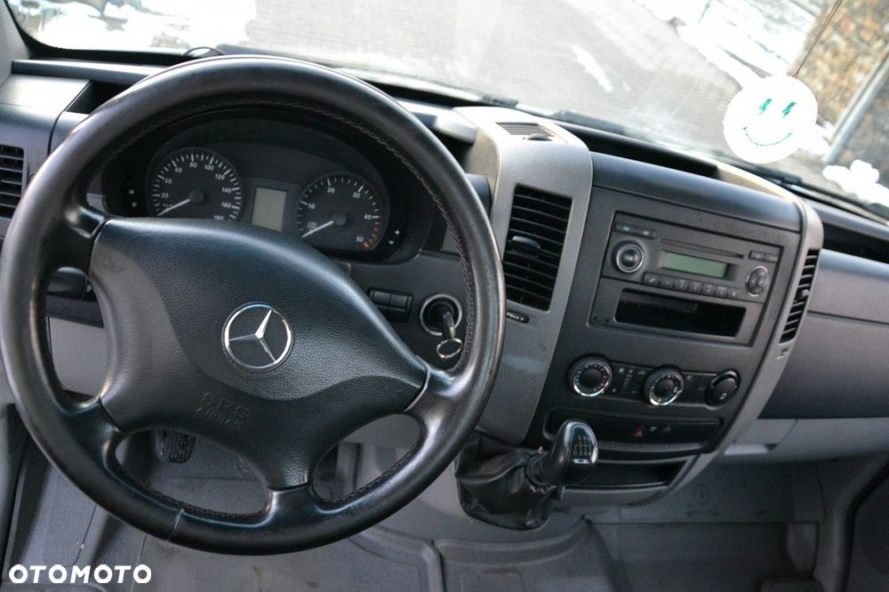 Mercedes-Benz Sprinter - 14