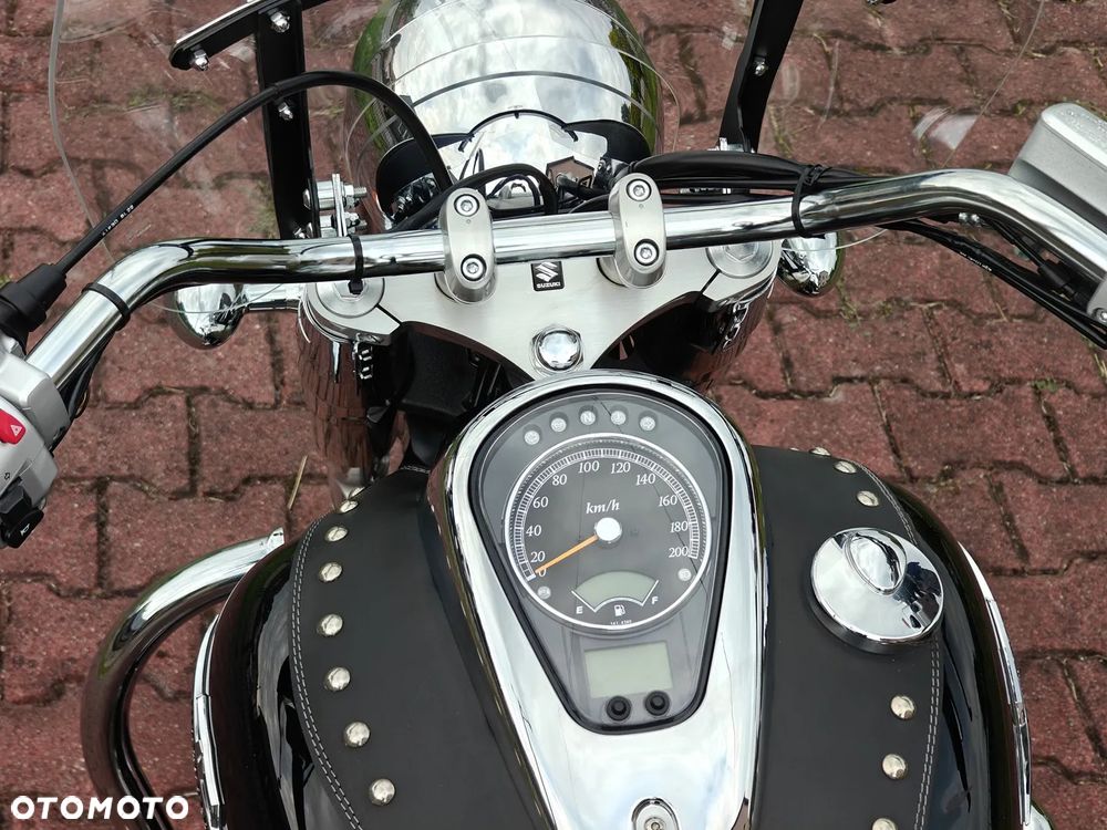 Suzuki Intruder - 39