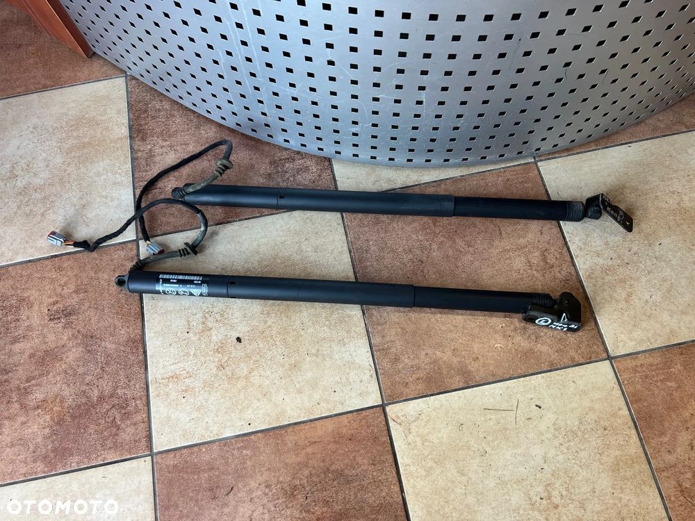 SIŁOWNIK TYLNEJ KLAPY BAGAZNIKA ELEKTRYCZNY FORD FOCUS MK4 KOMBI JX7B-N404C84-AF - 1