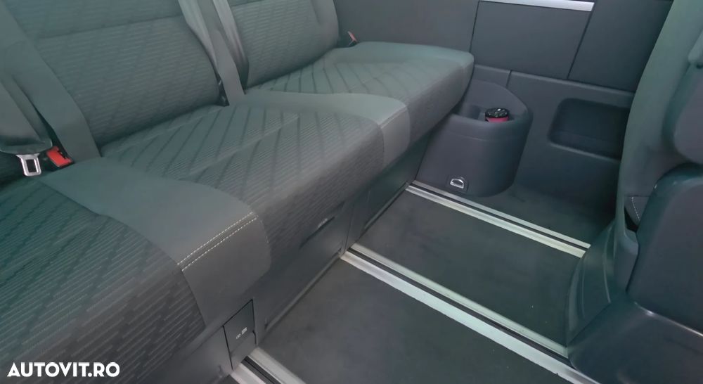Volkswagen Caravelle - 8
