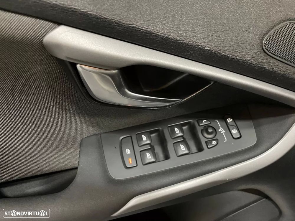 Volvo V40 Cross Country 1.6 D2 Momentum Powershift - 17