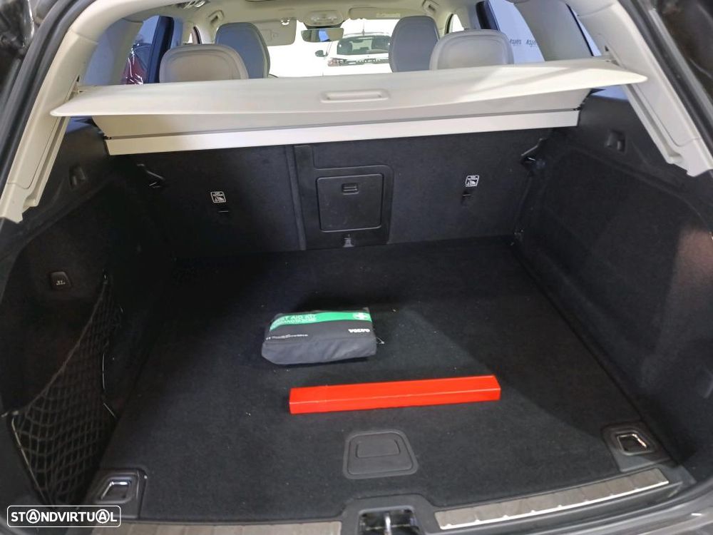 Volvo XC 60 2.0 B4 Momentum - 11